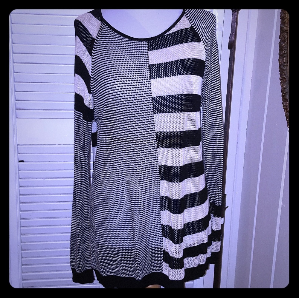 Loose knit black and white sweater size L